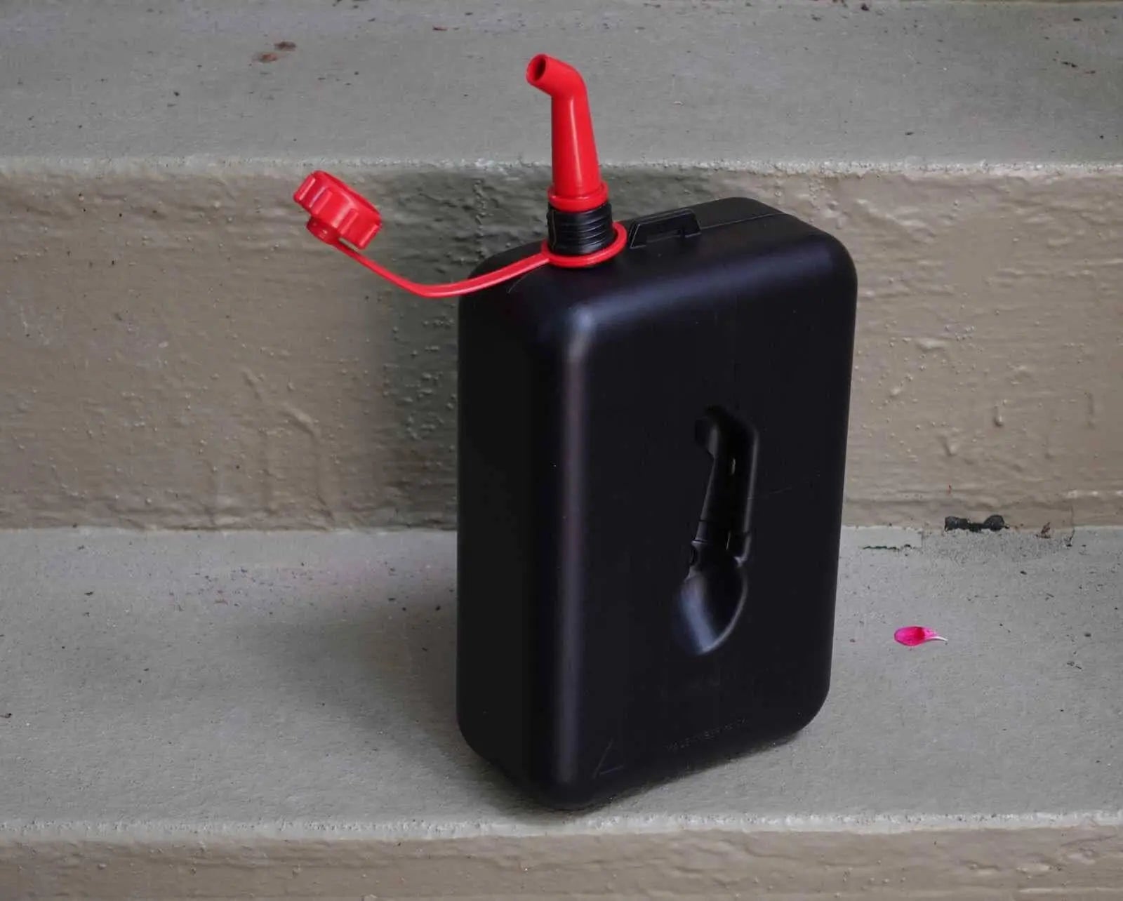 FuelFriend Oil can 2L with spout