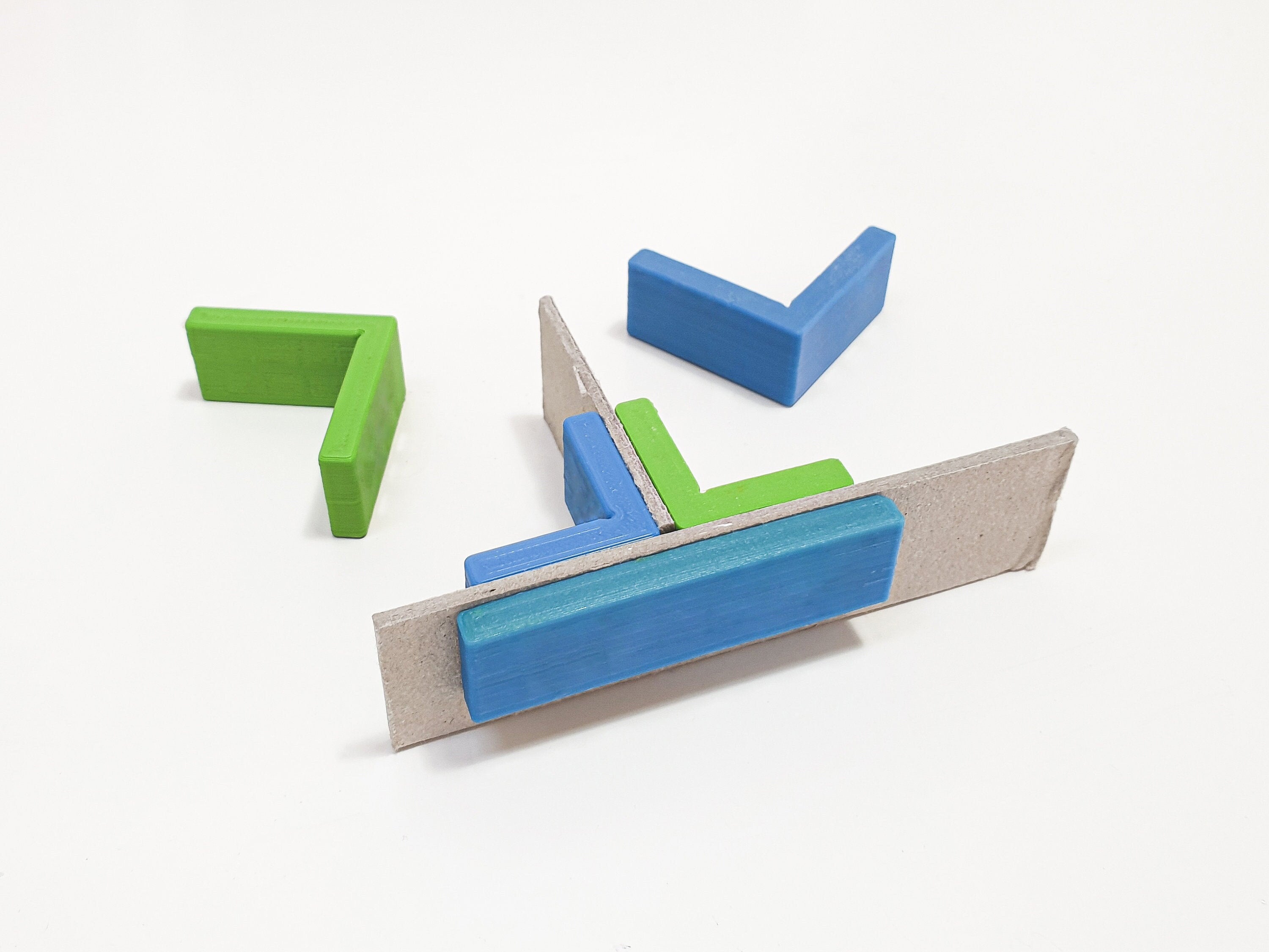 2x Magnetic Corner Clamps (90-degree, 3d-printed, Mark II)