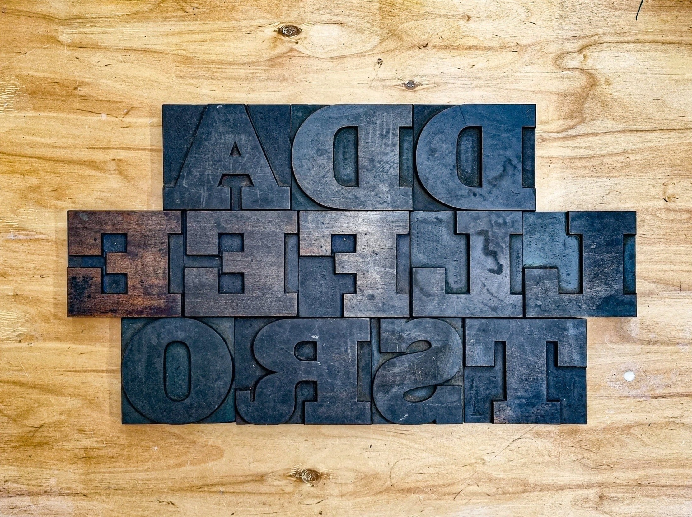 Antique Wooden Letterpress Type - DeLittle; Extra Bold Slab Serif; 4 Inches / 10,1 cm (2 letters remaining)